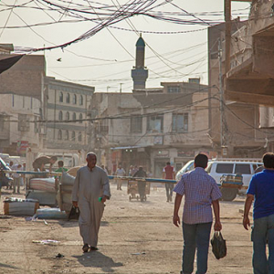 Irak, Hillah (Al Hilla). Popoludniowy ruch na ulicy w centrum miasta.